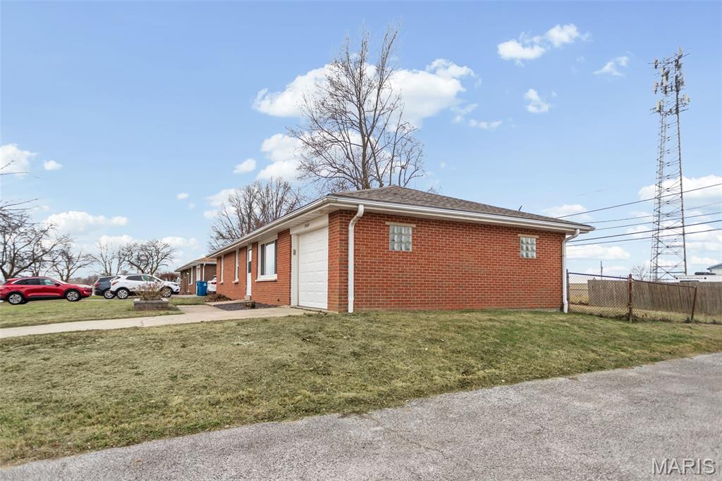 7210 Montclair Avenue Godfrey, IL 62035 - Photo 4 of 37