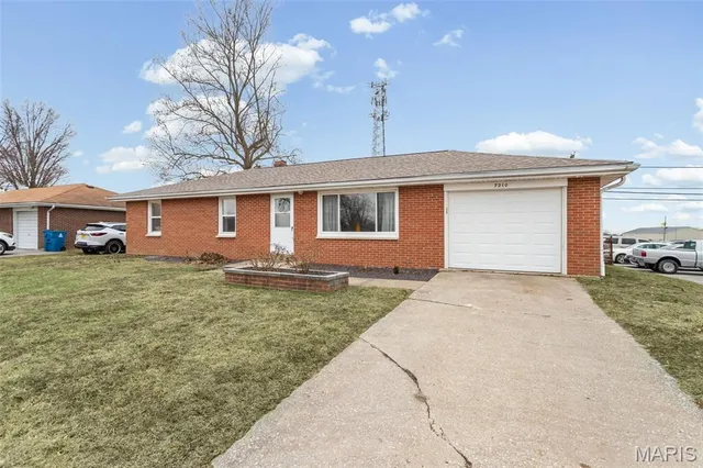 $160,000 | 7210 Montclair Avenue, Godfrey, IL 62035