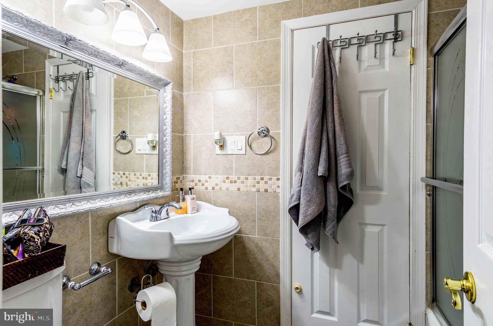 1391 Kimblewick Road Potomac, MD 20854 - Photo 20 of 23