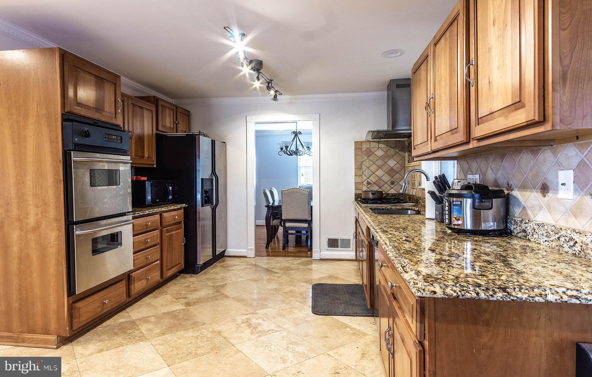 1391 Kimblewick Road Potomac, MD 20854 - Photo 6 of 23