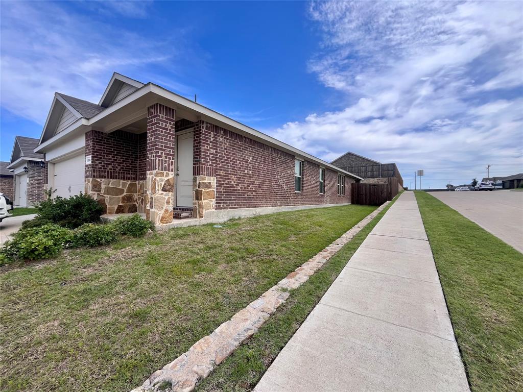 1302 Draper Lane Forney, TX 75126 - Photo 2 of 17