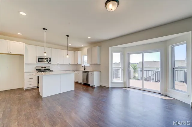 $615,000 | 2025 Maryland Oaks Circle, Maryland Heights, MO 63146
