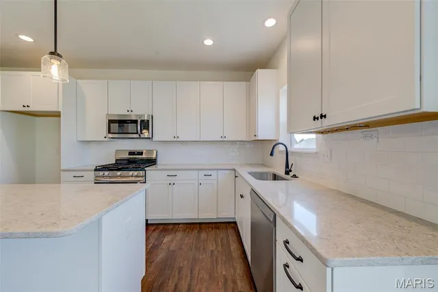 $615,000 | 2025 Maryland Oaks Circle, Maryland Heights, MO 63146