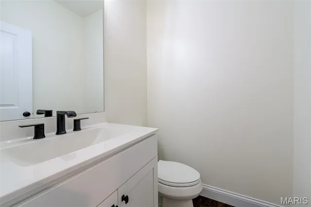 $615,000 | 2025 Maryland Oaks Circle, Maryland Heights, MO 63146