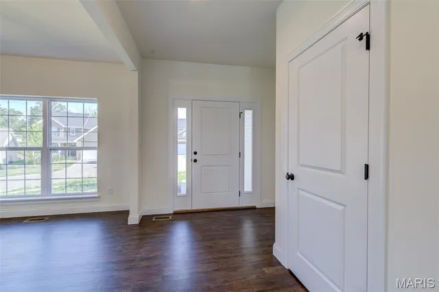 $615,000 | 2025 Maryland Oaks Circle, Maryland Heights, MO 63146