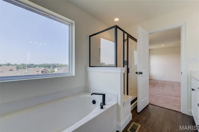 $615,000 | 2025 Maryland Oaks Circle, Maryland Heights, MO 63146