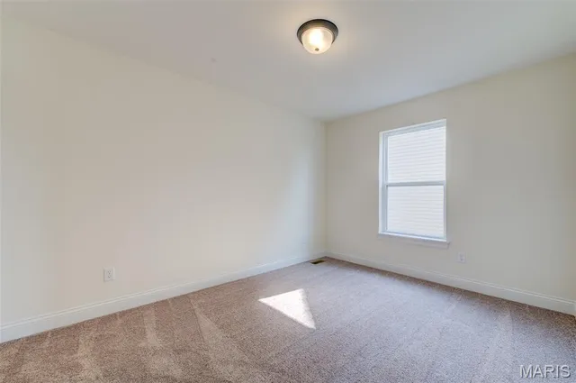 $615,000 | 2025 Maryland Oaks Circle, Maryland Heights, MO 63146