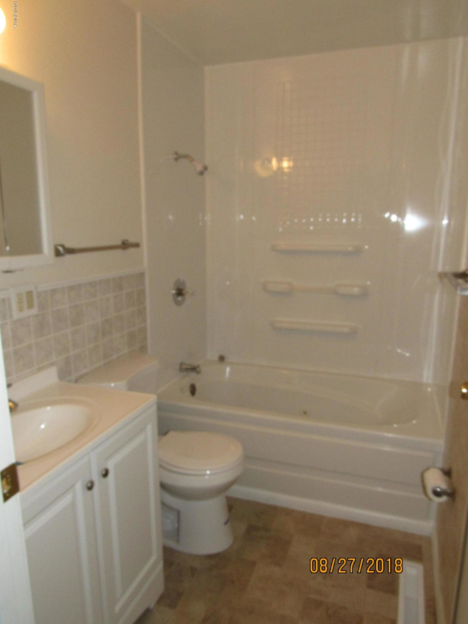 2416 Stratton Road Benton Harbor, MI 49022 - Photo 9 of 14 IMG_5902