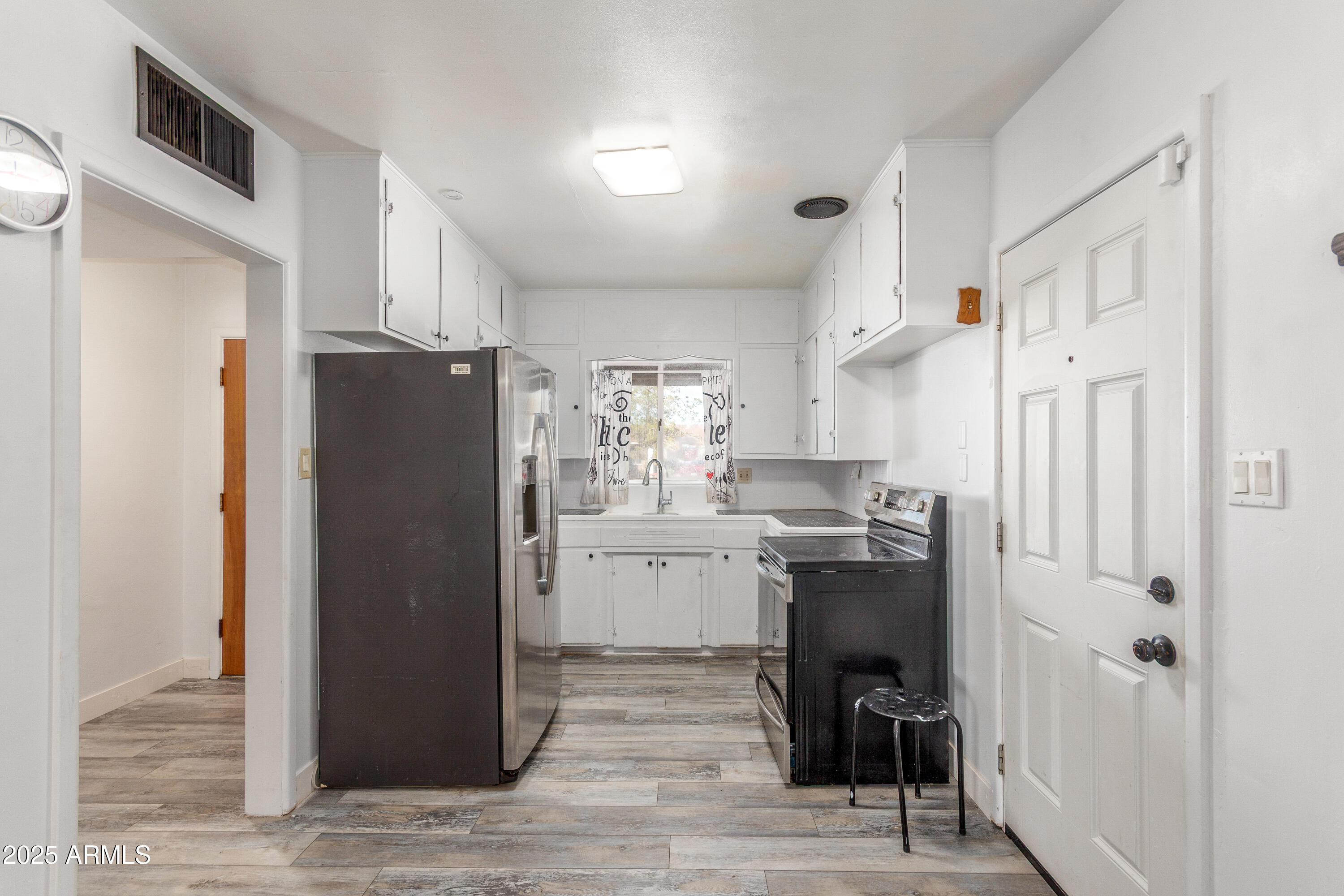 413 East 3rd Street Eloy, AZ 85131 - Photo 12 of 44 a kitchen with refrigerator and cabinets