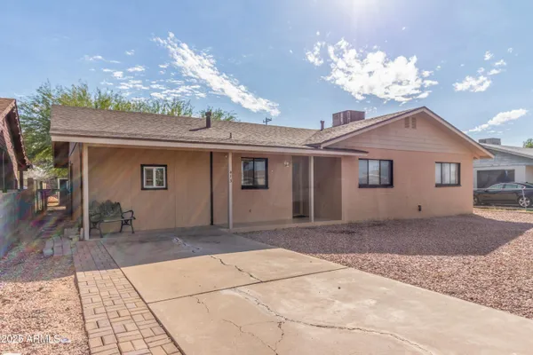 $189,900 | 413 East 3rd Street, Eloy, AZ 85131