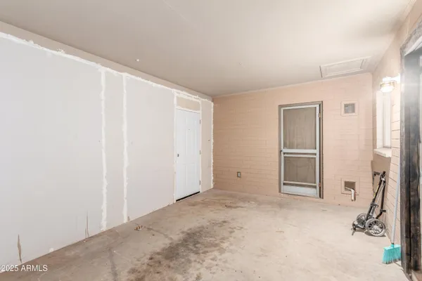 $189,900 | 413 East 3rd Street, Eloy, AZ 85131