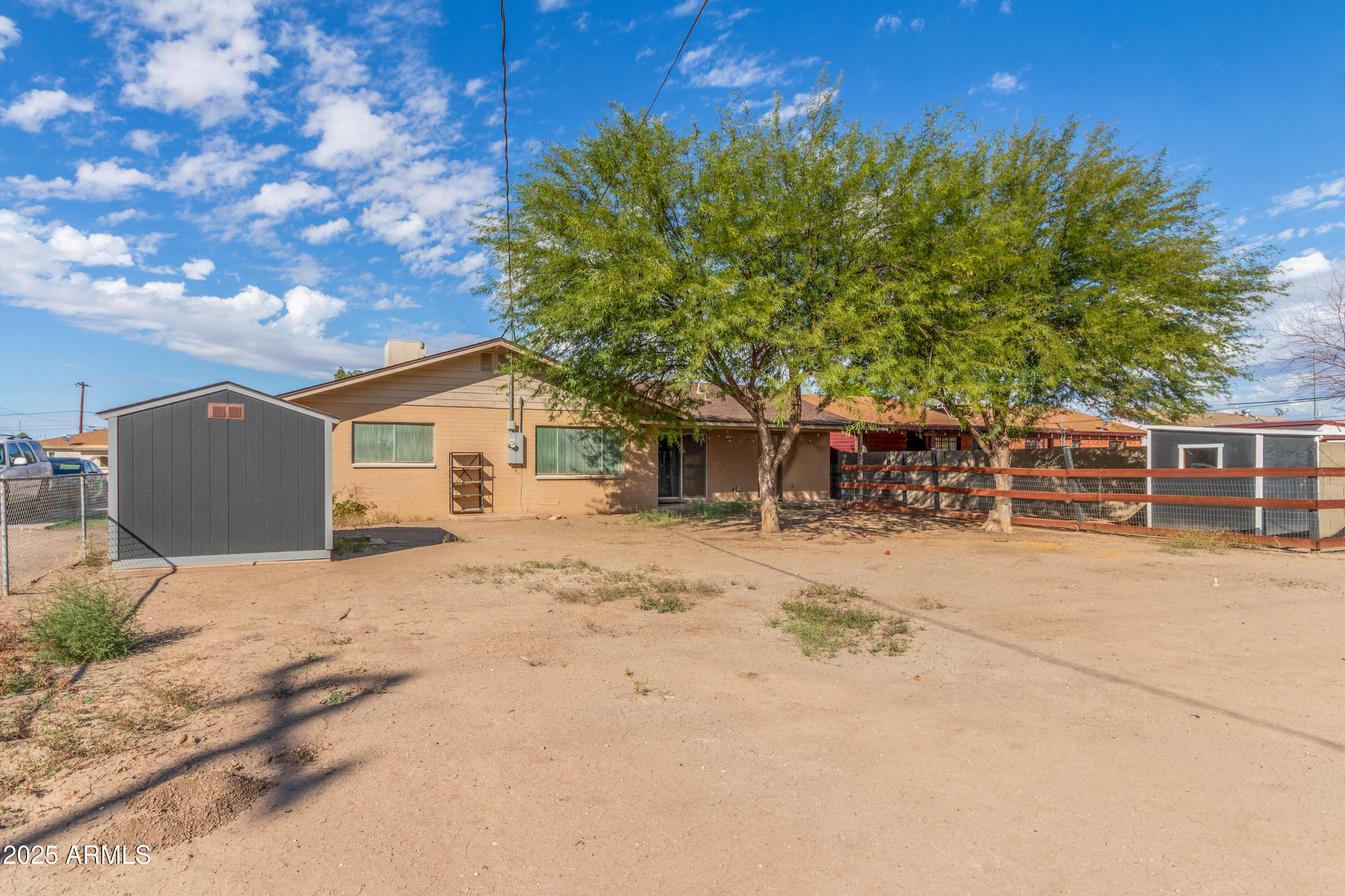 413 East 3rd Street Eloy, AZ 85131 - Photo 42 of 44 a backyard of a house with table and chairs