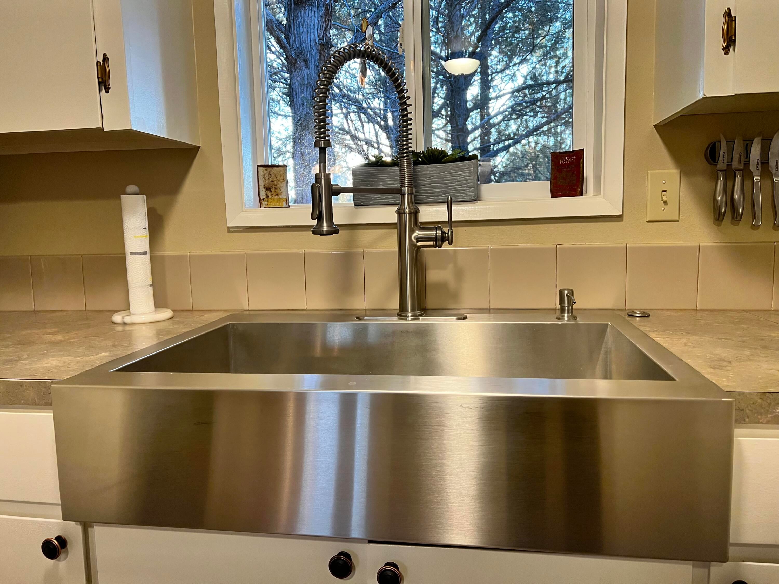 64570 Research Road Bend, OR 97703 - Photo 21 of 60 Farmhouse Sink closup