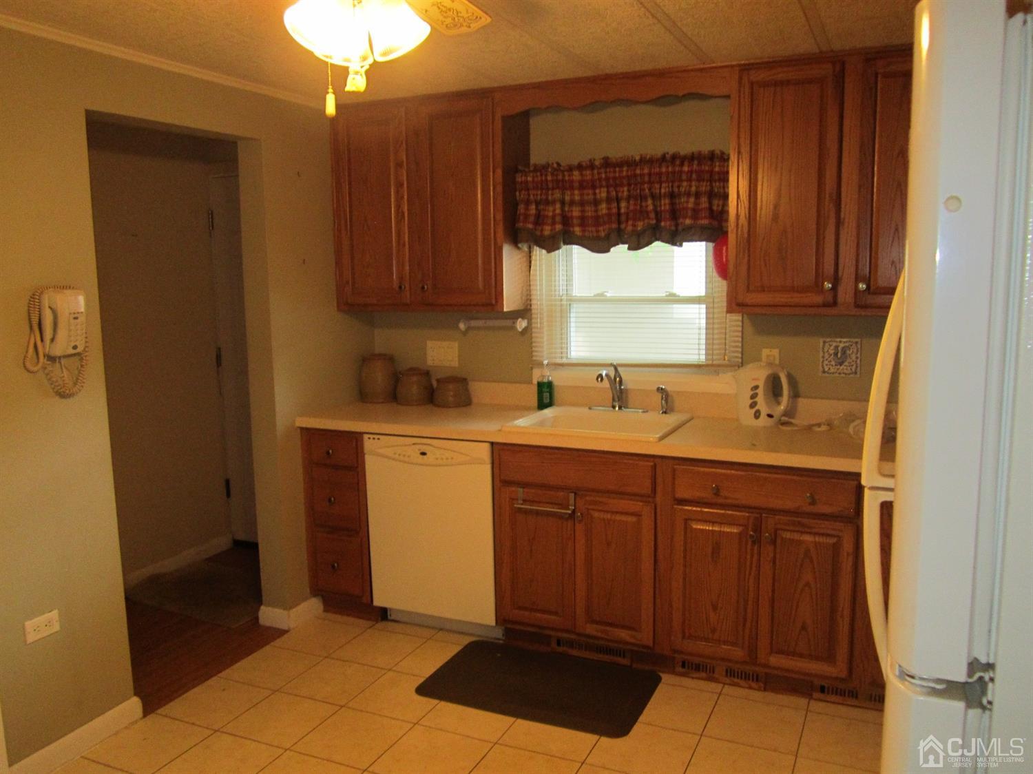 61 Whitman Road North Brunswick, NJ 08902 - Photo 4 of 16 Dining room off the kitchen.