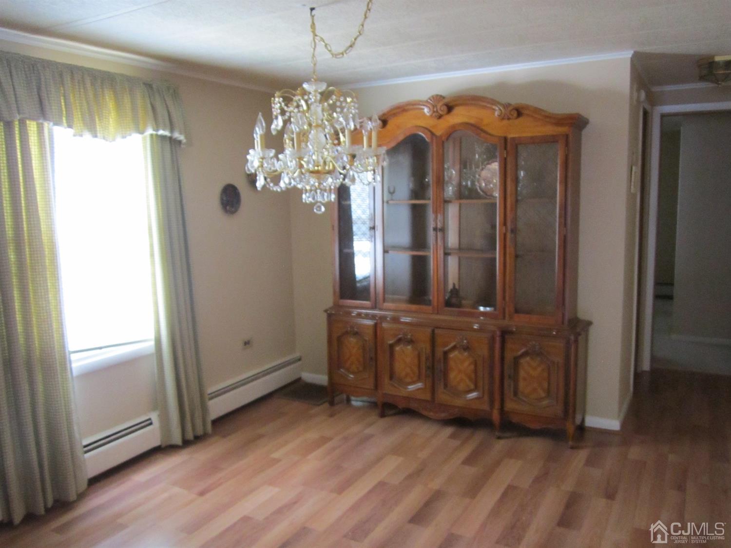 61 Whitman Road North Brunswick, NJ 08902 - Photo 5 of 16 Master bedroom with closet and full bath.