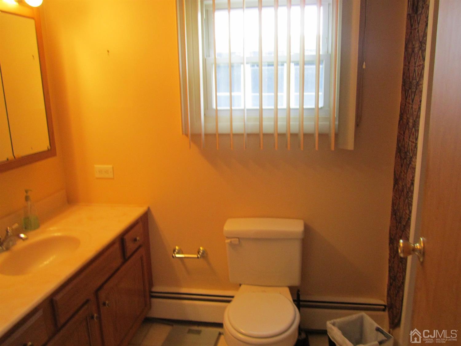 61 Whitman Road North Brunswick, NJ 08902 - Photo 9 of 16 Master bathroom