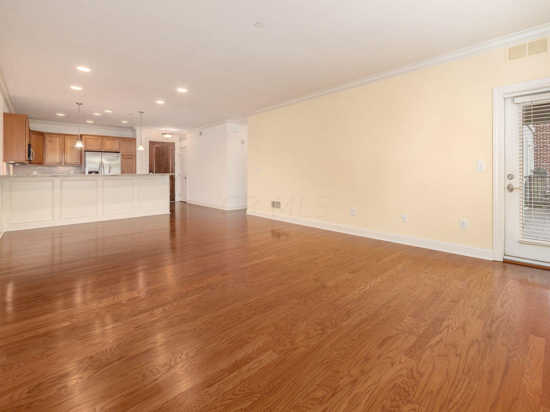 3175 Tremont Road, Unit 211 Columbus, OH 43221 - Photo 11 of 39 012_57_N 3175 Tremont 211 040