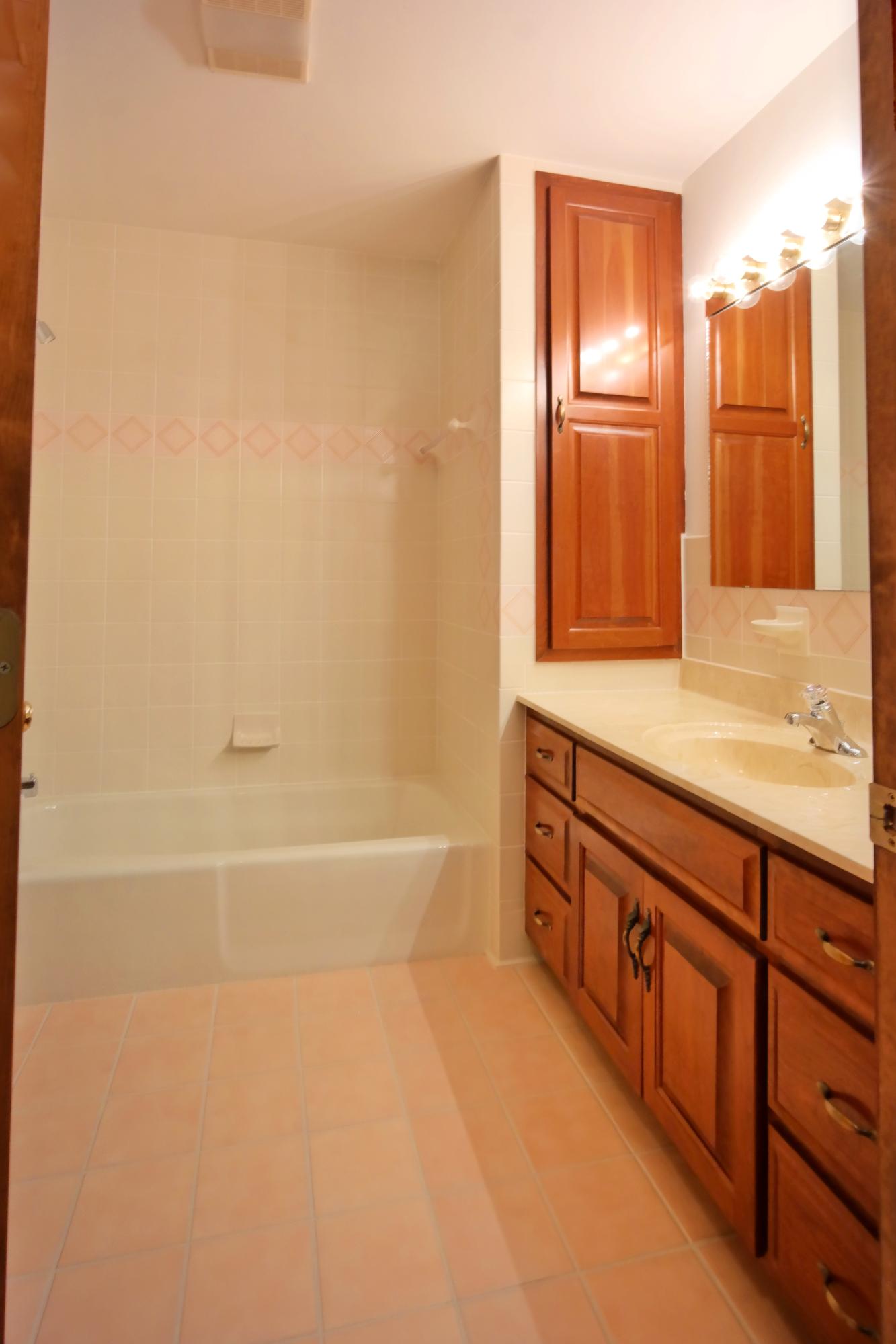 822 Sprinkle Road Fincastle, VA 24090 - Photo 35 of 55 Hall Bath