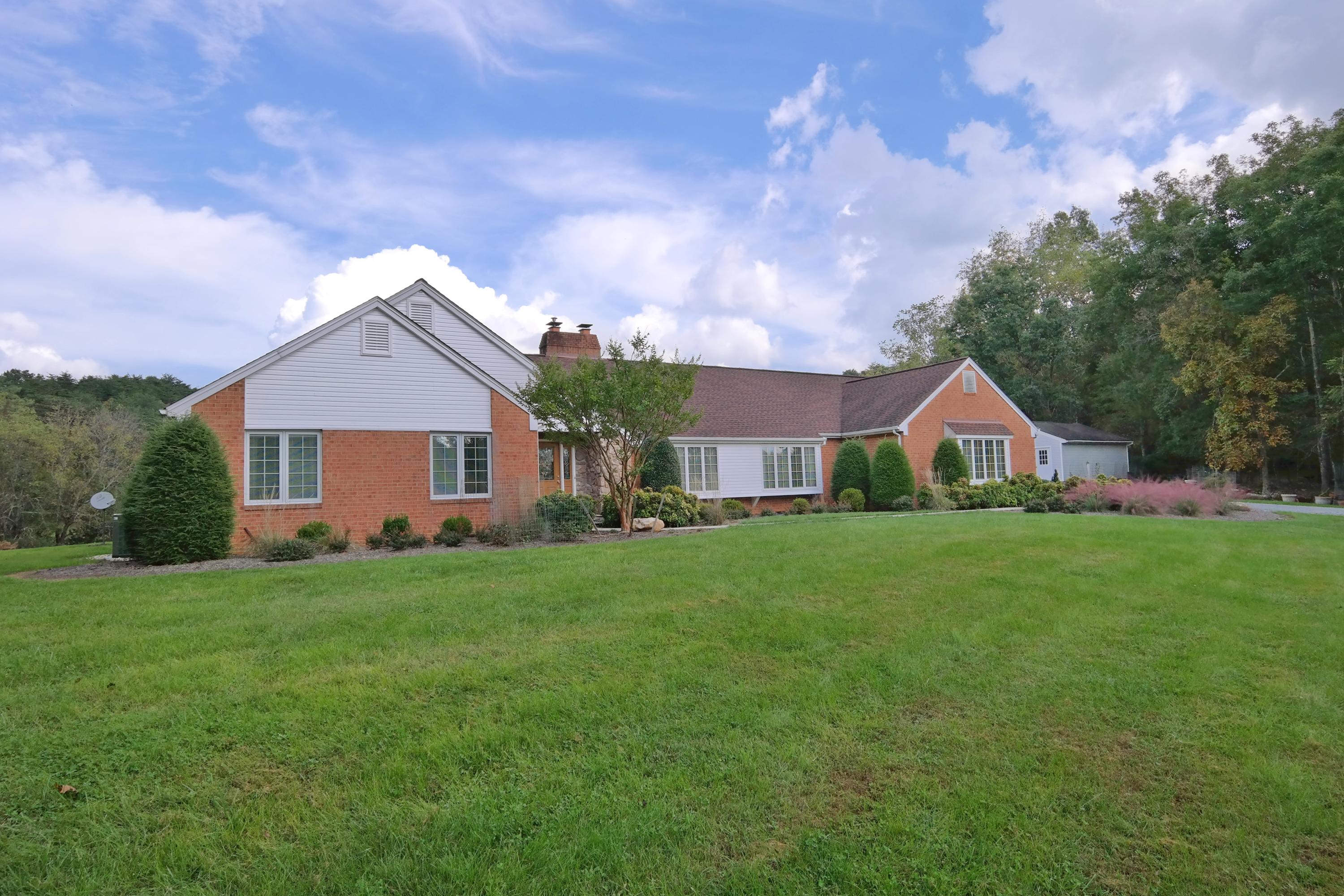 822 Sprinkle Road Fincastle, VA 24090 - Photo 10 of 55 Front