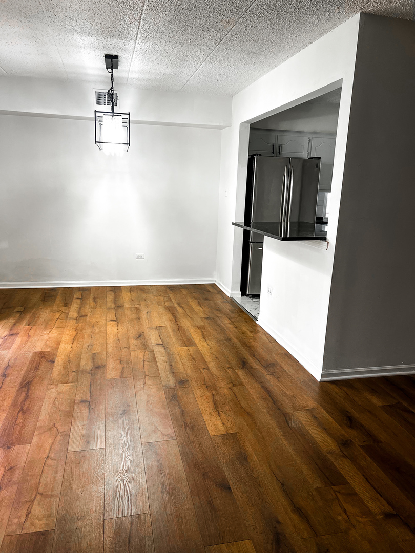 6252 South Gullikson Road, Unit 1S Chicago, IL 60638 - Photo 3 of 13 Gallery Image 3