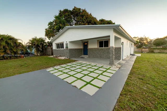 a house view with a outdoor space