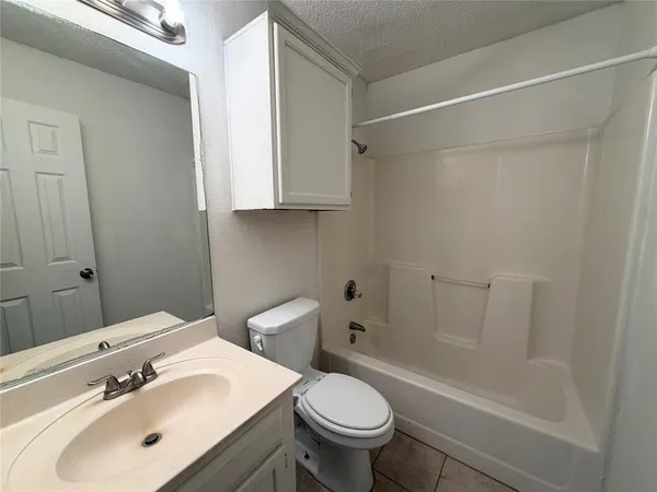 $2,200 | 805 Hillbrooke Drive, Arlington, TX 76001