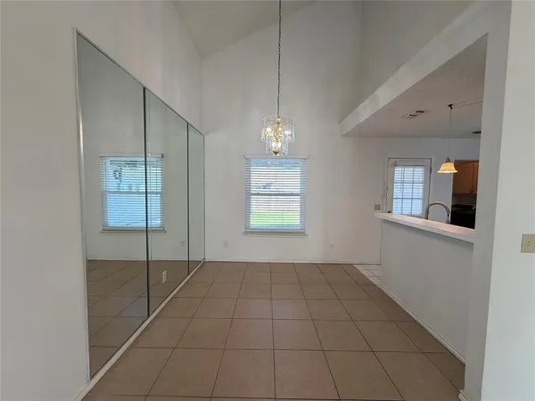 $2,250 | 805 Hillbrooke Drive, Arlington, TX 76001