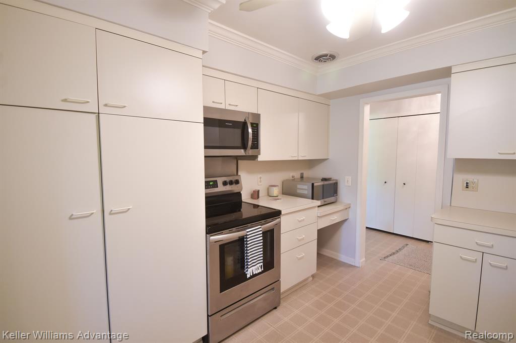 29632 Middlebelt Road, Unit 2704 Farmington Hills, MI 48334 - Photo 4 of 19