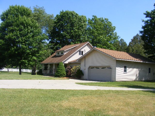 9658 East 48 Road Cadillac, MI 49601 - Photo 4 of 86 1818704-3.JPG