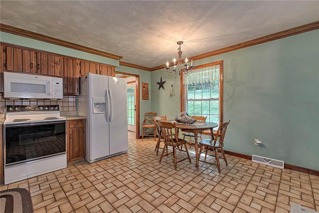 5553 Greensburg Road Apollo, PA 15613 - Photo 8 of 31 Gallery Image 8