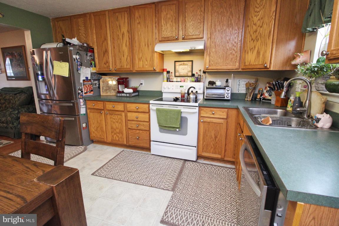 615 Walnut Grove Road Baltimore, MD 21221 - Photo 13 of 47 Lots of counter space