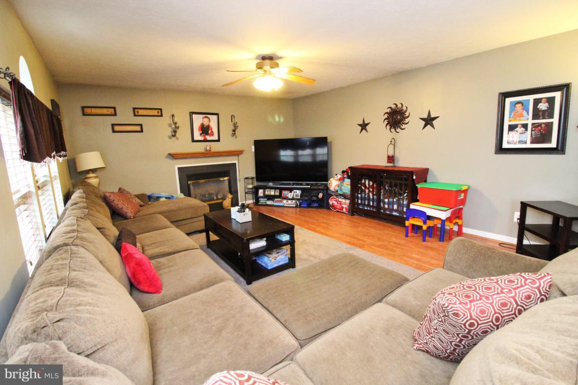 615 Walnut Grove Road Baltimore, MD 21221 - Photo 18 of 47 Family Room and ktchen flow together