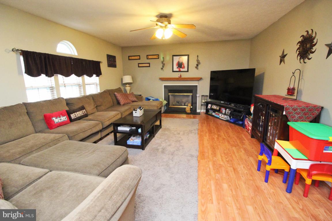 615 Walnut Grove Road Baltimore, MD 21221 - Photo 19 of 47 Family Room