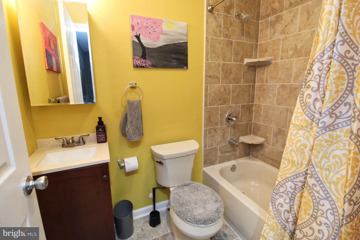 615 Walnut Grove Road Baltimore, MD 21221 - Photo 26 of 47 Full bath