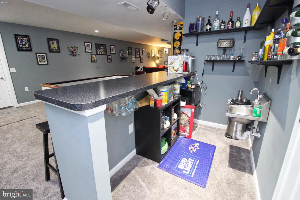 615 Walnut Grove Road Baltimore, MD 21221 - Photo 39 of 47 Wet Bar