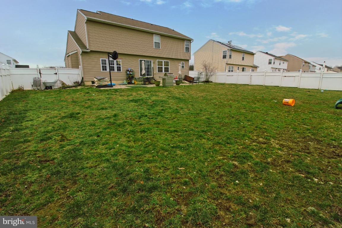 615 Walnut Grove Road Baltimore, MD 21221 - Photo 46 of 47 level fenced in yard