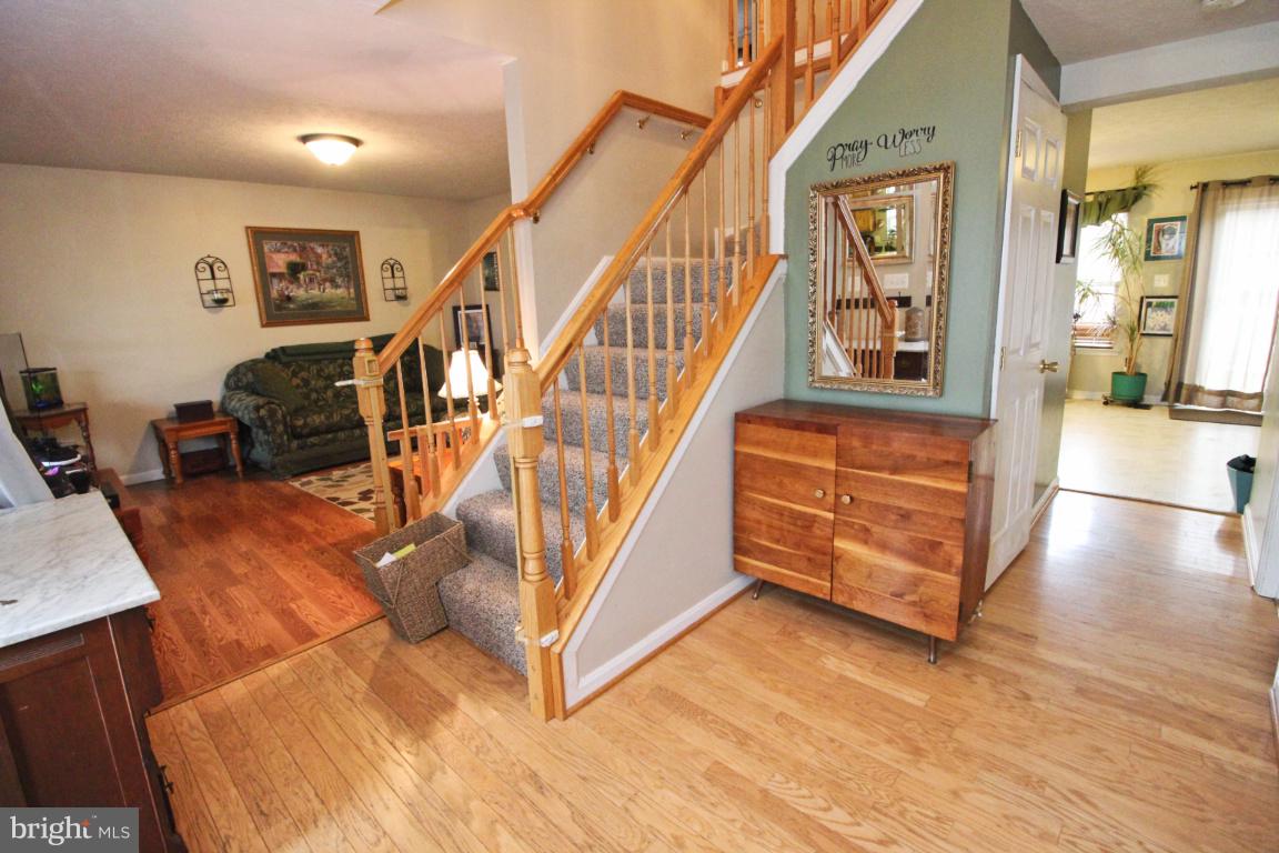 615 Walnut Grove Road Baltimore, MD 21221 - Photo 7 of 47 Foyer