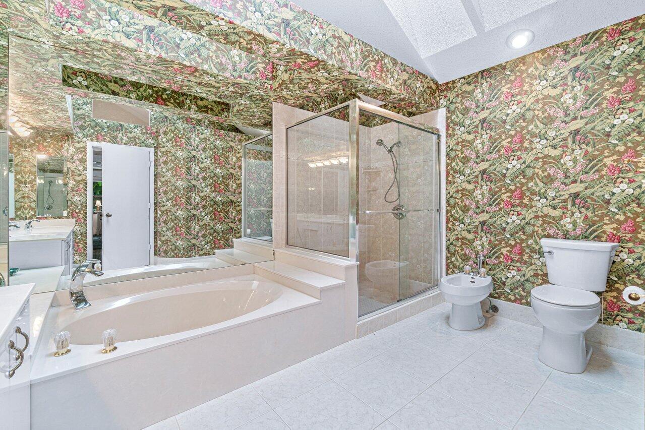 17509 Vía Capri Boca Raton, FL 33496 - Photo 13 of 25 Primary Bathroom