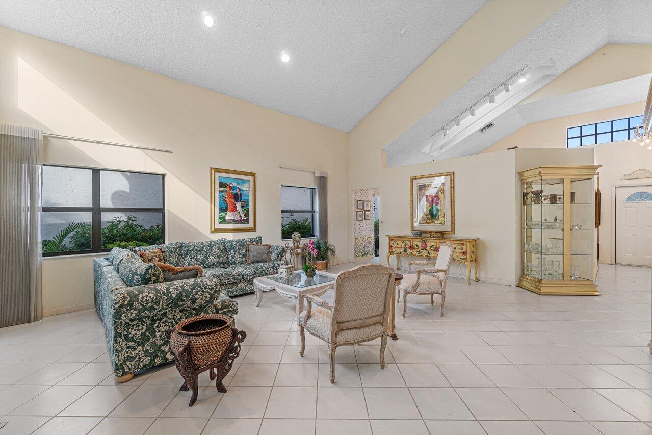 17509 Vía Capri Boca Raton, FL 33496 - Photo 3 of 25 Living Room
