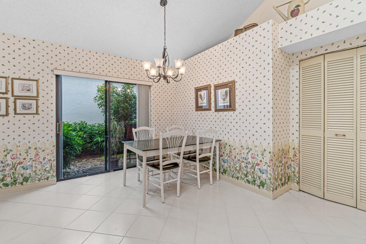 17509 Vía Capri Boca Raton, FL 33496 - Photo 8 of 25 Eat-In Kitchen