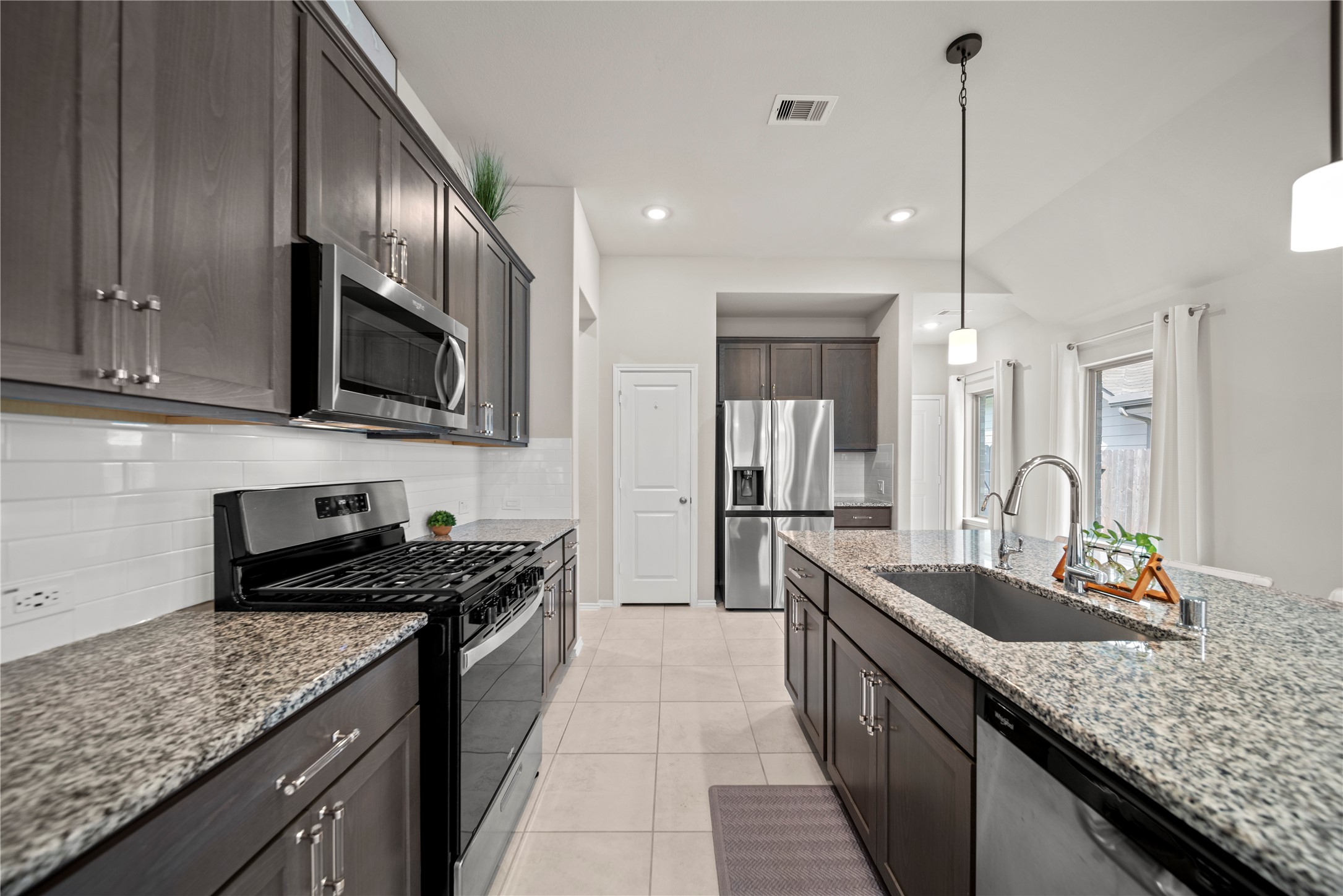 32018 Towering Birch Trail Conroe, TX 77385 - Photo 4 of 18