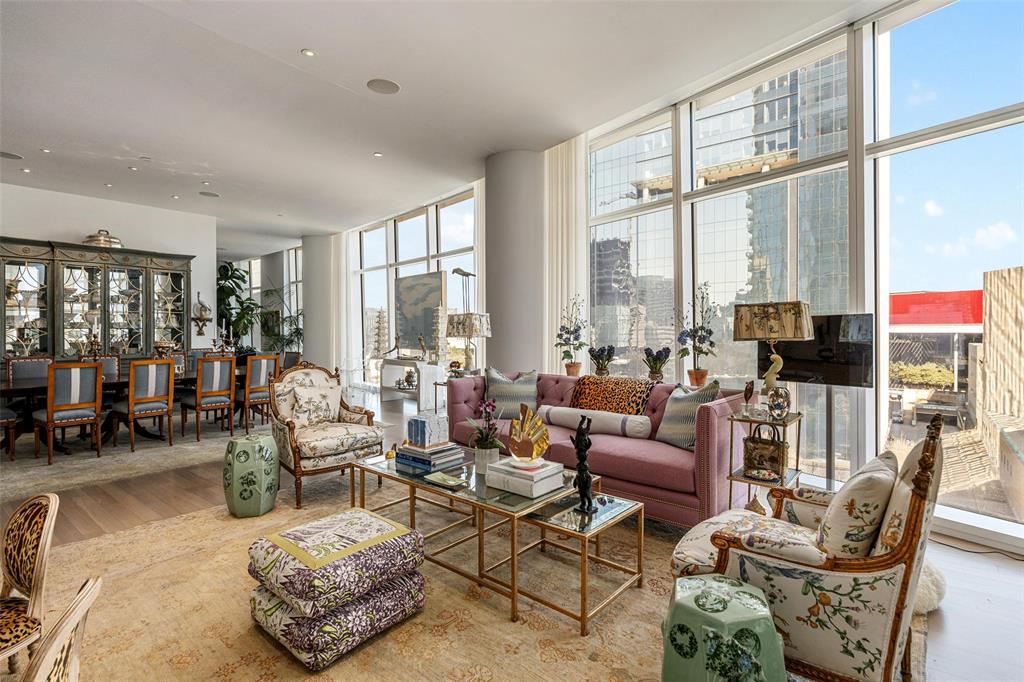 1918 Olive Street, Unit 502 Dallas, TX 75201 - Photo 11 of 31 Living Area