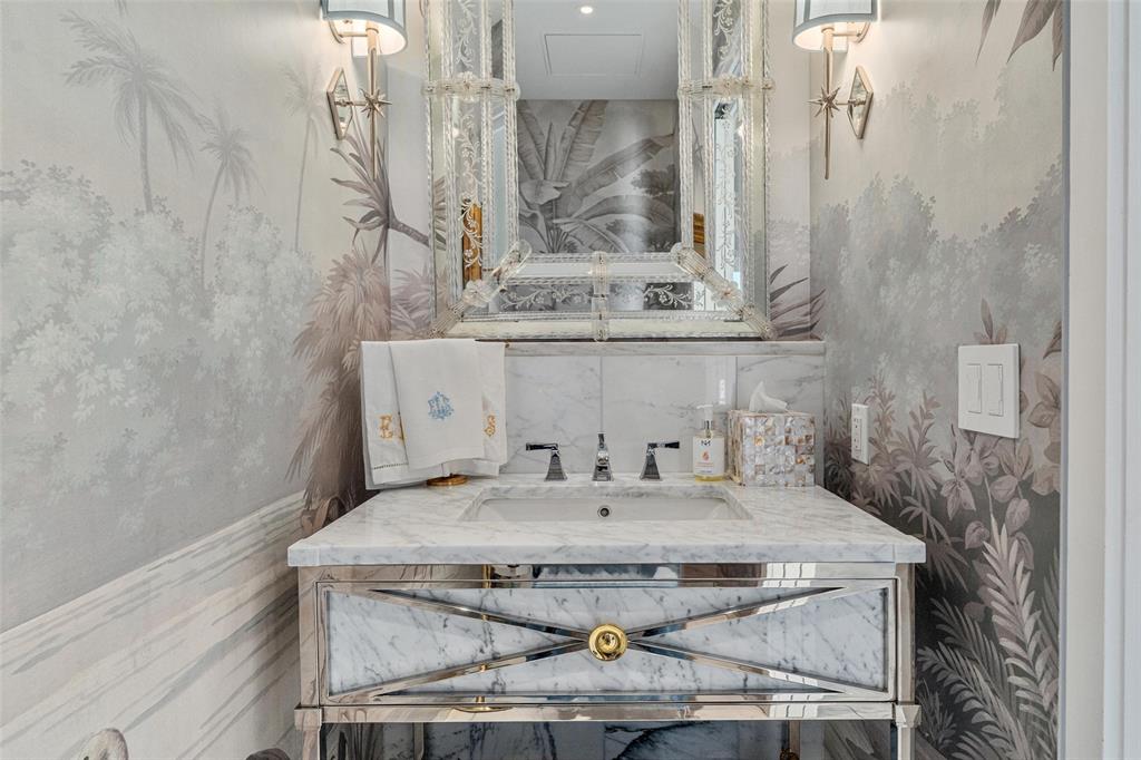 1918 Olive Street, Unit 502 Dallas, TX 75201 - Photo 13 of 31 Powder Bath