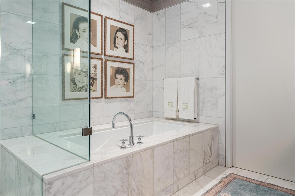 1918 Olive Street, Unit 502 Dallas, TX 75201 - Photo 16 of 31 Primary Bathroom