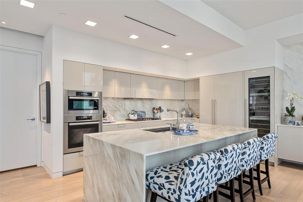 1918 Olive Street, Unit 502 Dallas, TX 75201 - Photo 4 of 31 Kitchen