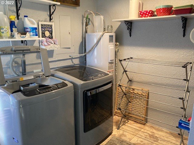 1420 Southwest Goodwin Place Pendleton, OR 97801 - Photo 24 of 27 a utility room with dryer and washer