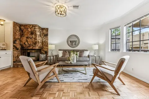 $998,000 | 1421 El Camino Real, Unit 6, Burlingame, CA 94010