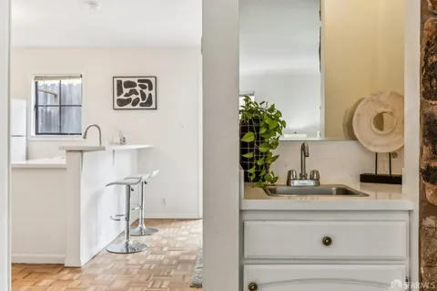 $998,000 | 1421 El Camino Real, Unit 6, Burlingame, CA 94010