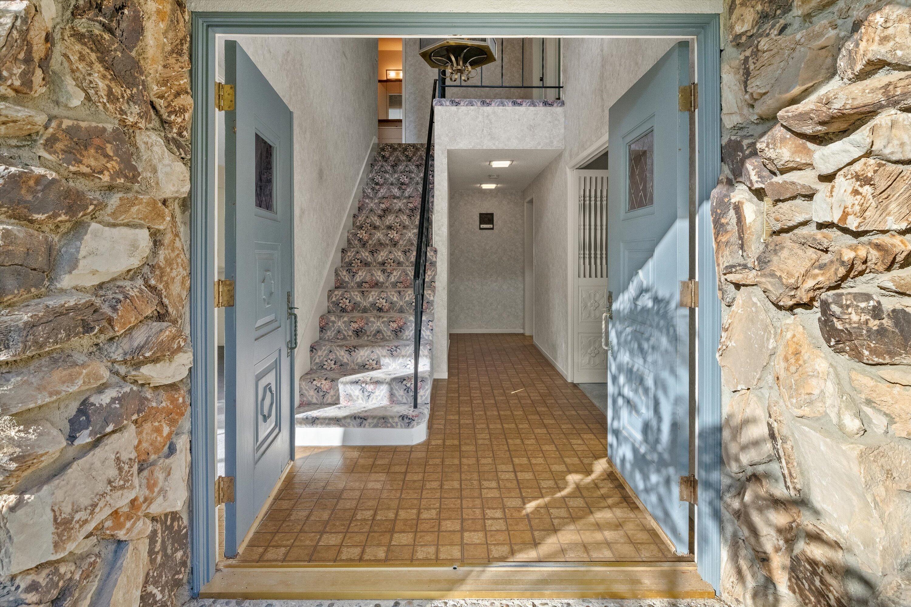 8352 Vereda Del Padre Goleta, CA 93117 - Photo 4 of 53 Entry