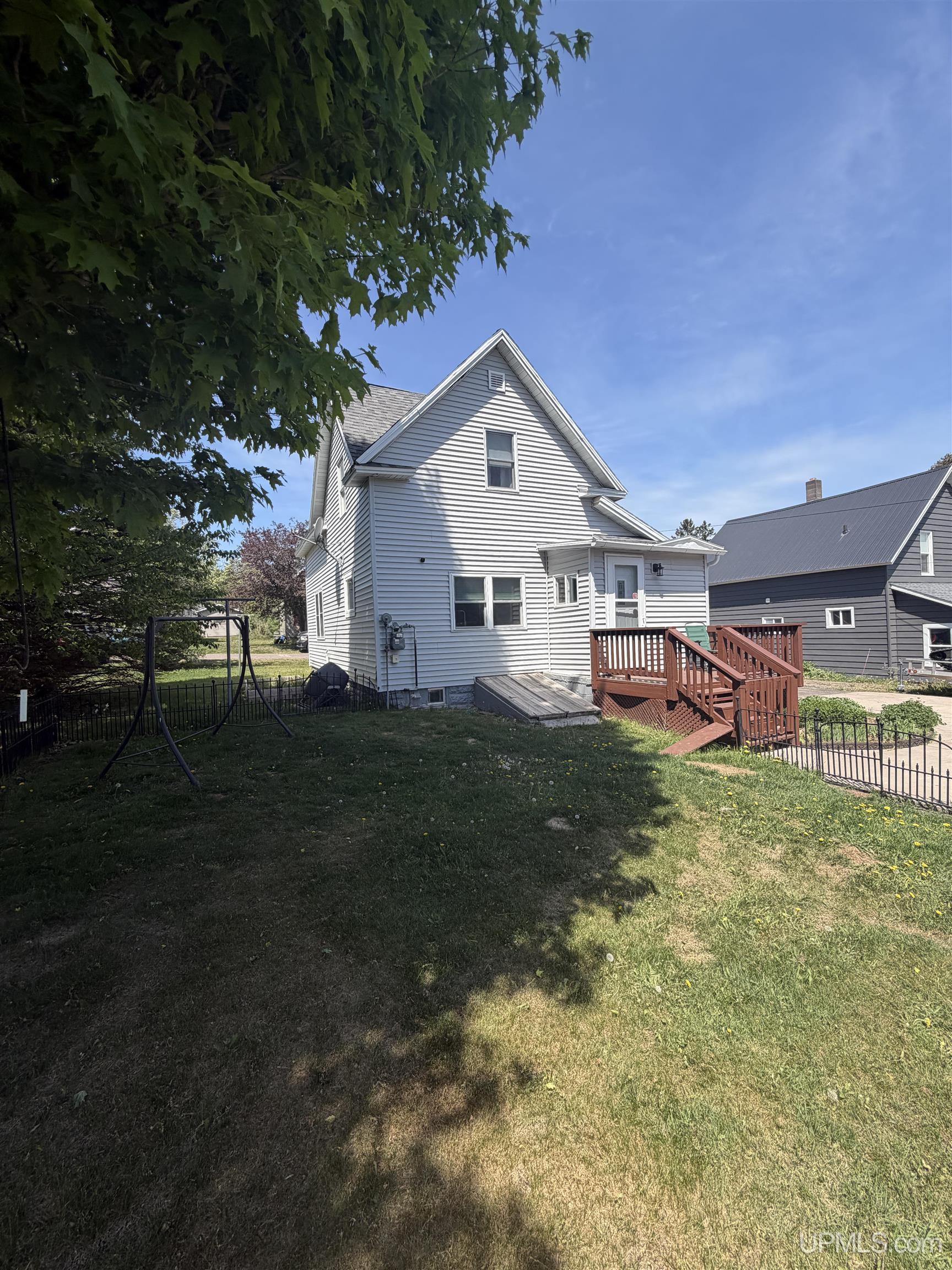 145 Silver Street Ishpeming, MI 49849 - Photo 5 of 33